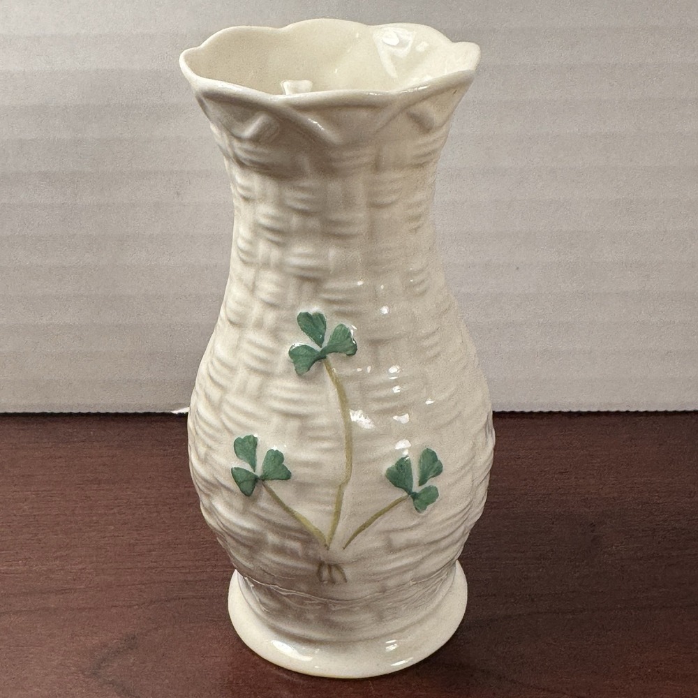 Belleek Kylemore 4.5 Inch Vase 2001-2007 Shamrock Basketweave Scalloped Rim
